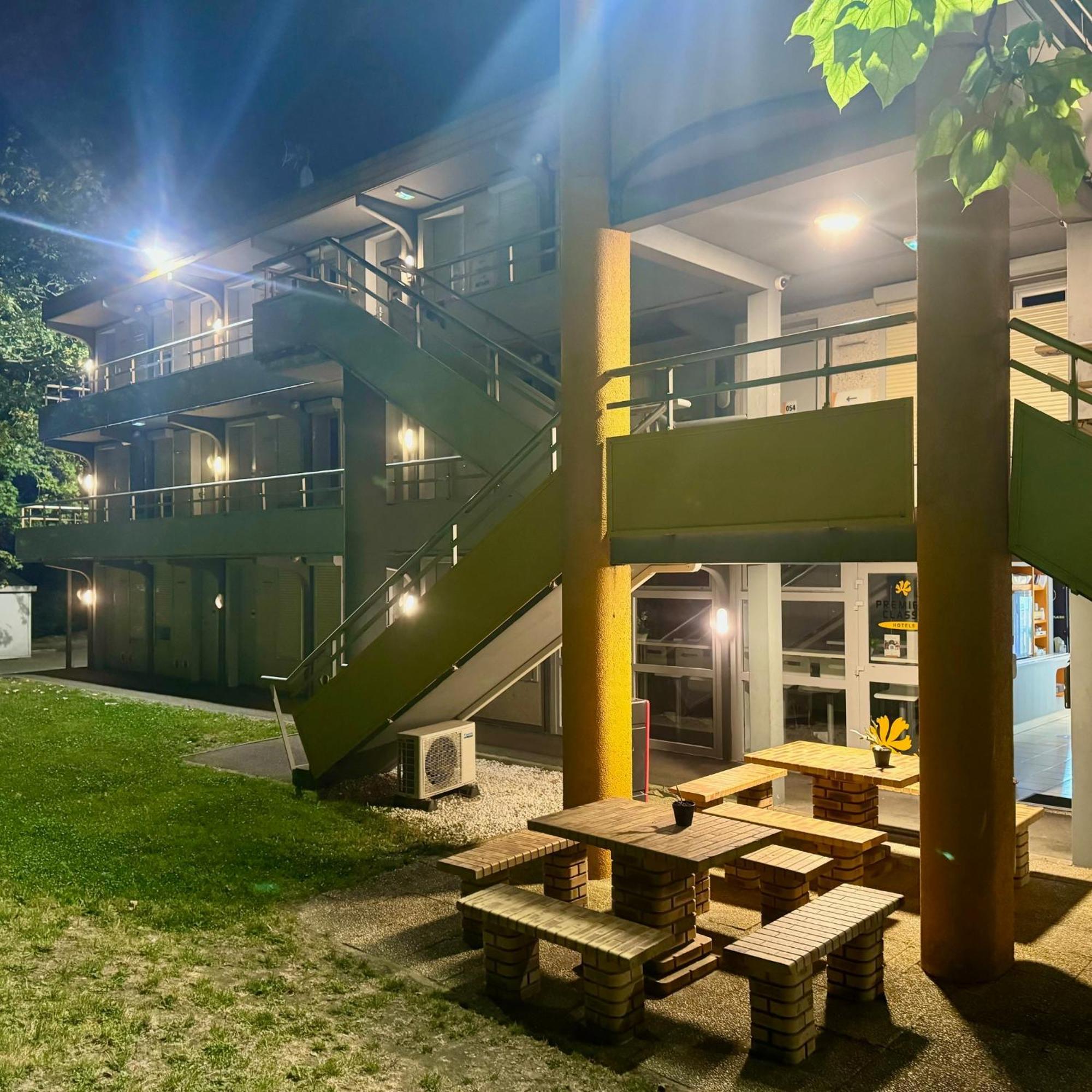 Premiere Classe St Quentin En Yvelines Elancourt Trappes Εξωτερικό φωτογραφία